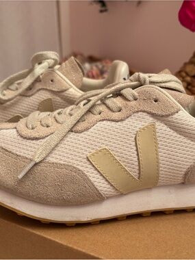 Veja Women's Rio Branco Beige and Cream Athletic Sneakers